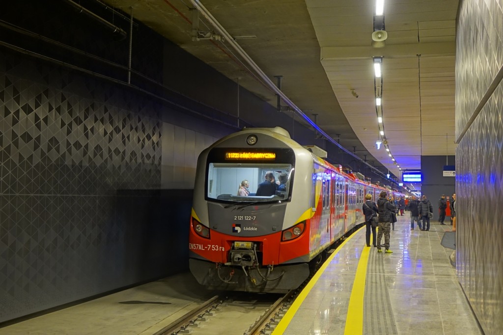 Pierwszy pociąg na nowym dworcu, 11 grudnia 2016